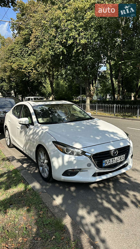Седан Mazda 3 2018 в Чернигове