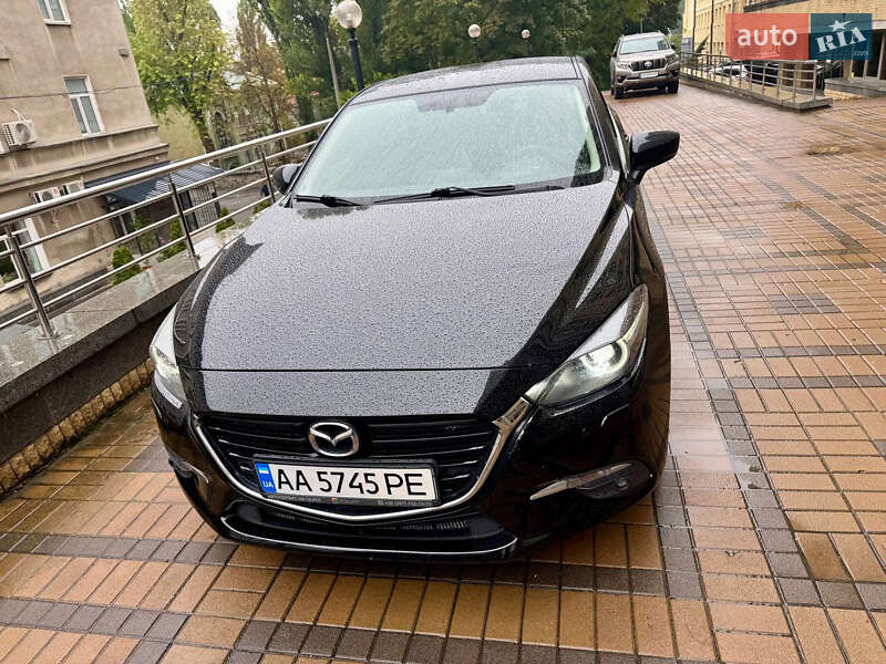 Седан Mazda 3 2016 в Киеве