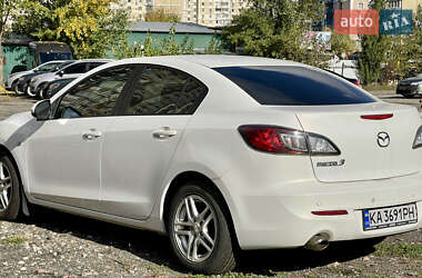 Седан Mazda 3 2013 в 