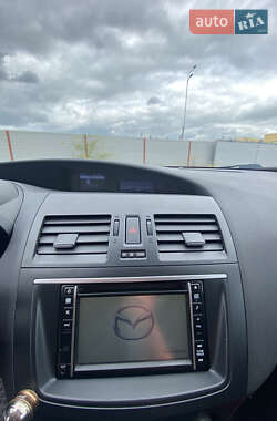 Хэтчбек Mazda 3 2012 в 