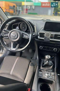 Хэтчбек Mazda 3 2017 в 