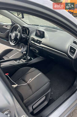 Хэтчбек Mazda 3 2017 в 