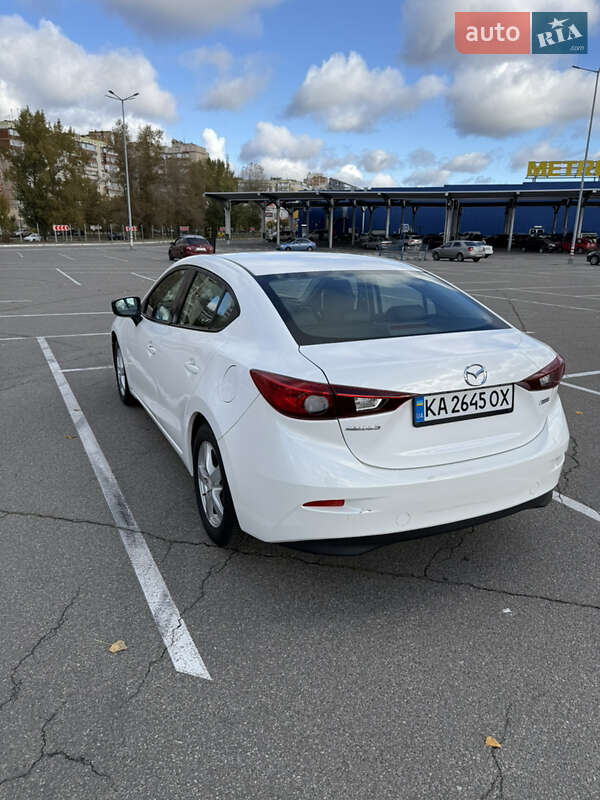 Седан Mazda 3 2015 в Киеве