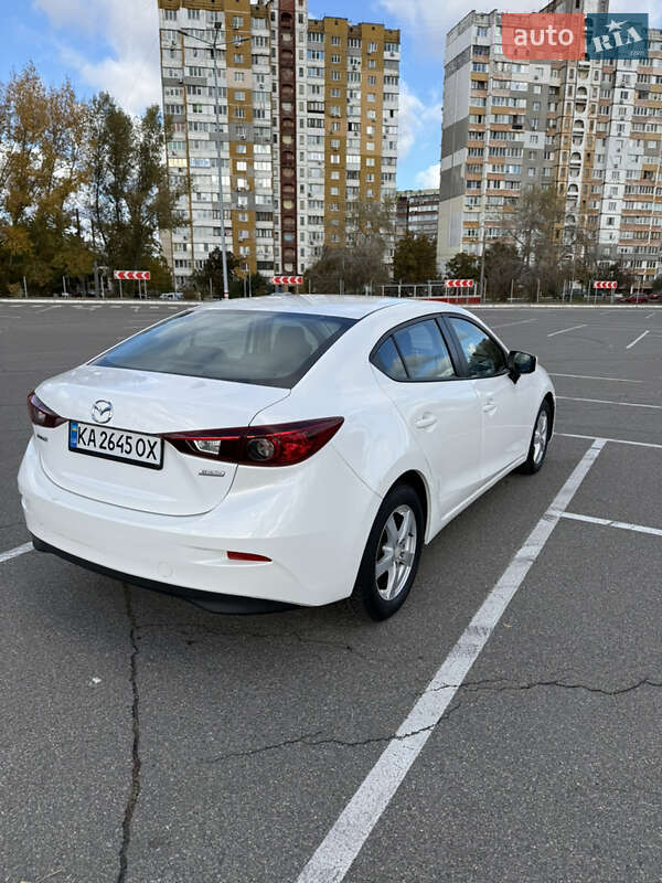 Седан Mazda 3 2015 в Киеве