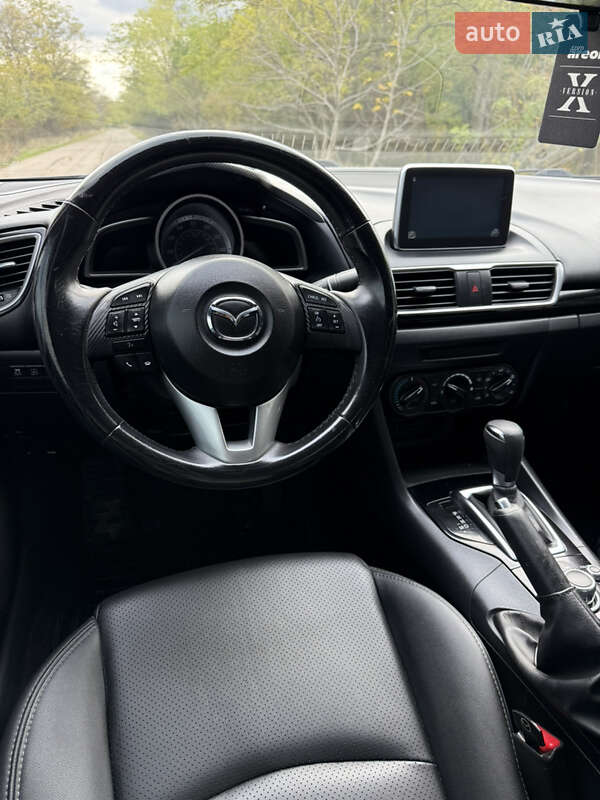Седан Mazda 3 2016 в Ананьеве