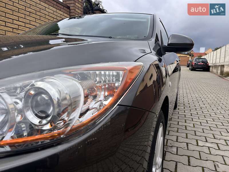 Седан Mazda 3 2011 в Луцке