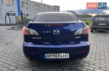 Седан Mazda 3 2013 в 