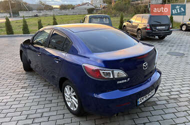 Седан Mazda 3 2013 в 