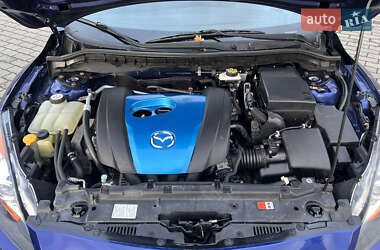 Седан Mazda 3 2013 в 