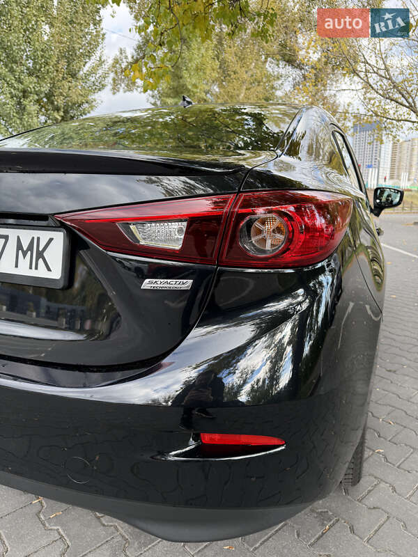 Седан Mazda 3 2018 в Киеве