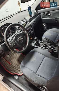 Седан Mazda 3 2004 в 