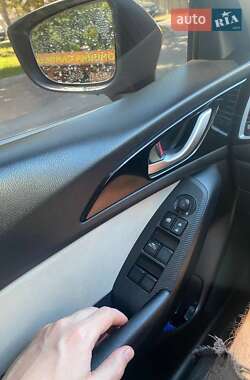 Седан Mazda 3 2013 в 