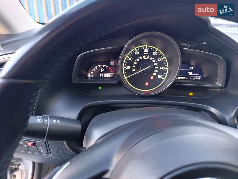 Седан Mazda 3 2016 в Киеве