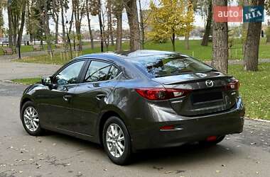 Седан Mazda 3 2017 в  фото 14 Седан Mazda 3 2017 в