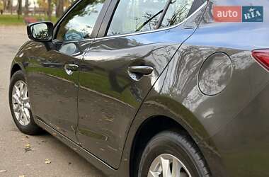 Седан Mazda 3 2017 в  фото 16 Седан Mazda 3 2017 в