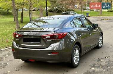 Седан Mazda 3 2017 в  фото 21 Седан Mazda 3 2017 в