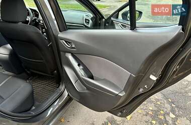 Седан Mazda 3 2017 в  фото 35 Седан Mazda 3 2017 в
