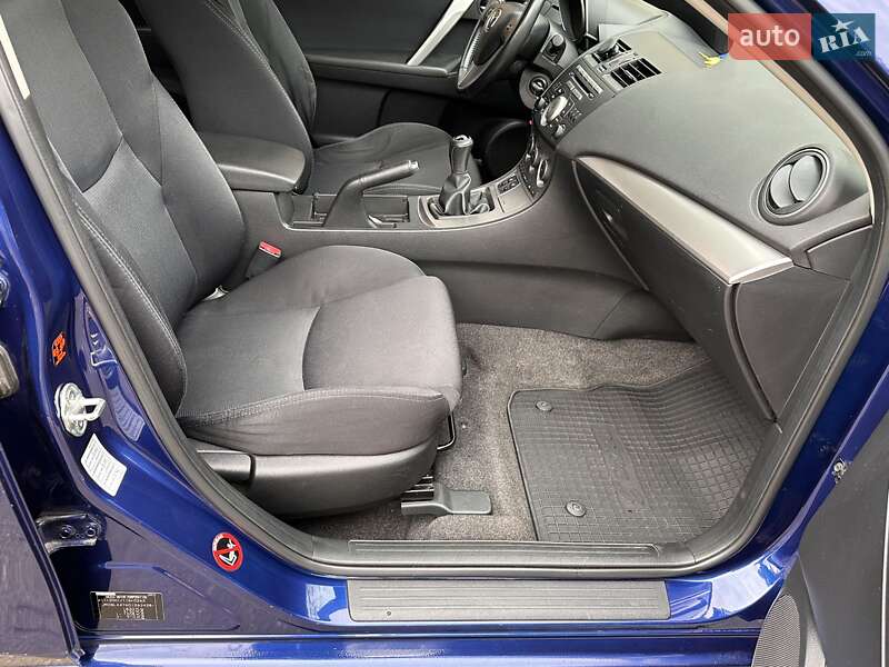 Хэтчбек Mazda 3 2011 в Южноукраинске