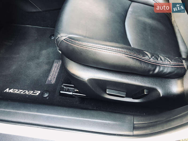 Седан Mazda 3 2015 в Одесі