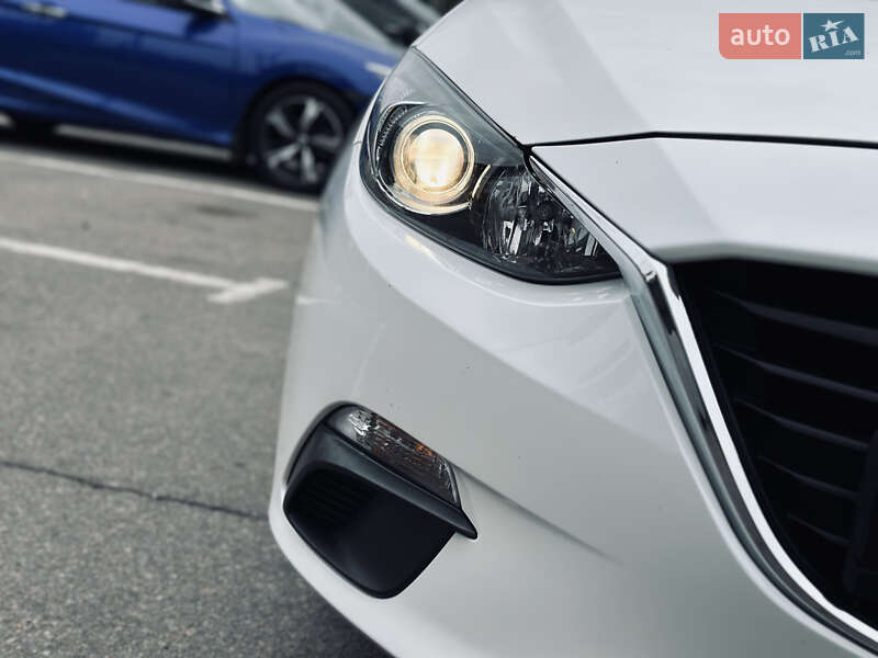 Седан Mazda 3 2014 в Кременчуці