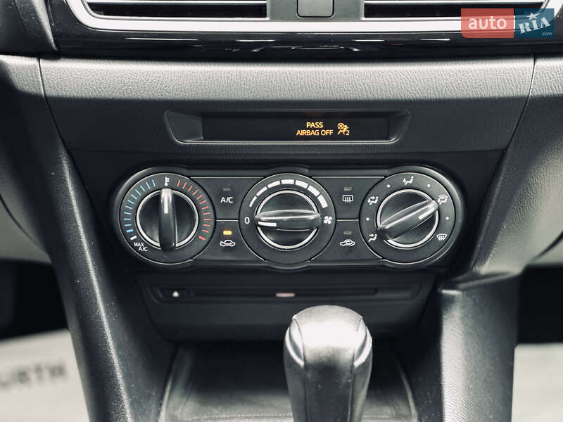 Седан Mazda 3 2014 в Кременчуці