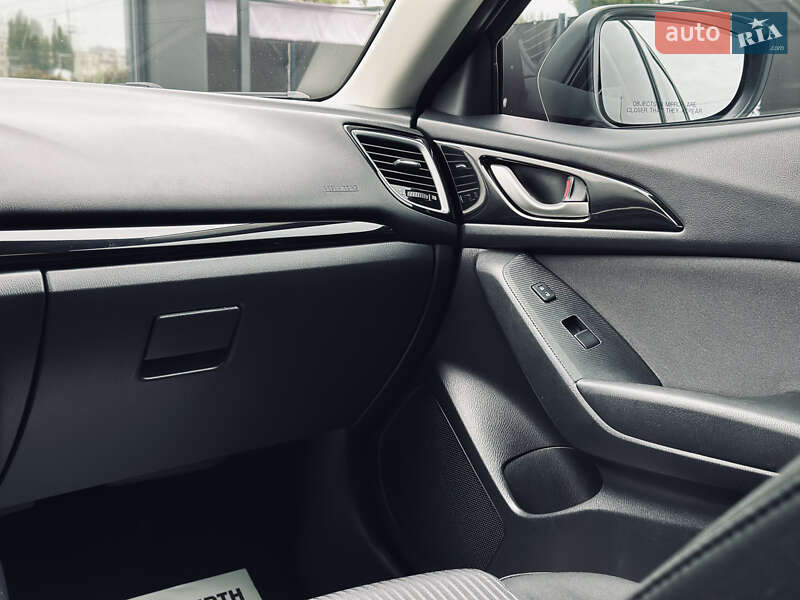 Седан Mazda 3 2014 в Кременчуці