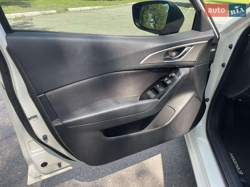 Седан Mazda 3 2016 в Кременчуге