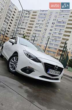 Хетчбек Mazda 3 2015 в  фото 5 Хетчбек Mazda 3 2015 в