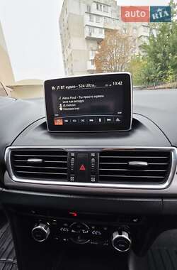 Хетчбек Mazda 3 2015 в  фото 35 Хетчбек Mazda 3 2015 в