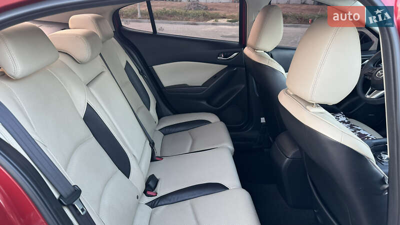 Седан Mazda 3 2014 в Мукачево