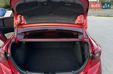 Седан Mazda 3 2014 в Мукачево