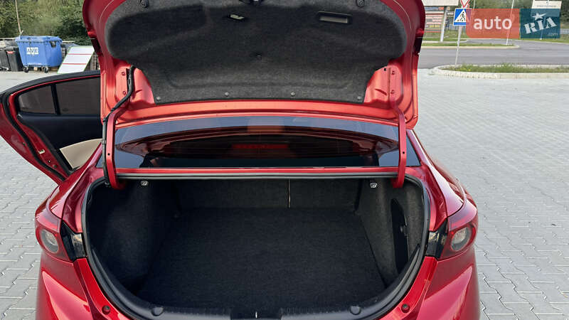 Седан Mazda 3 2014 в Мукачево