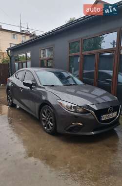 Седан Mazda 3 2015 в Ужгороді