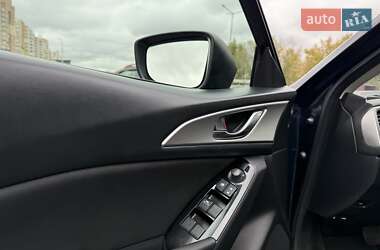 Седан Mazda 3 2018 в  фото 13 Седан Mazda 3 2018 в