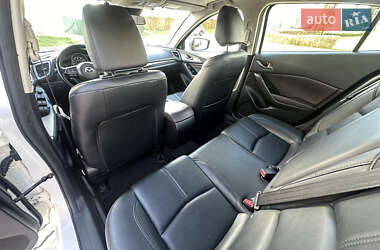 Седан Mazda 3 2017 в  фото 30 Седан Mazda 3 2017 в