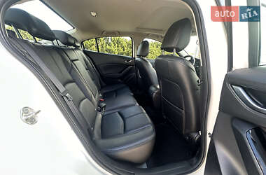 Седан Mazda 3 2017 в  фото 34 Седан Mazda 3 2017 в