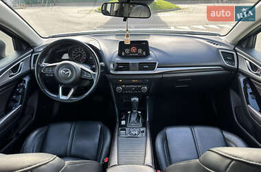 Седан Mazda 3 2017 в  фото 38 Седан Mazda 3 2017 в