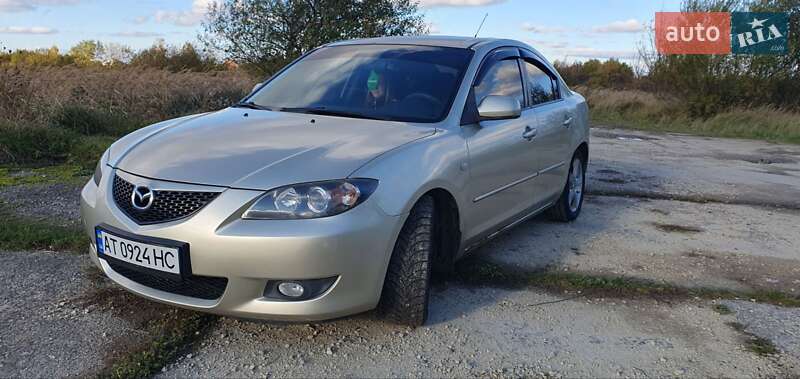 Седан Mazda 3 2004 в Калуше