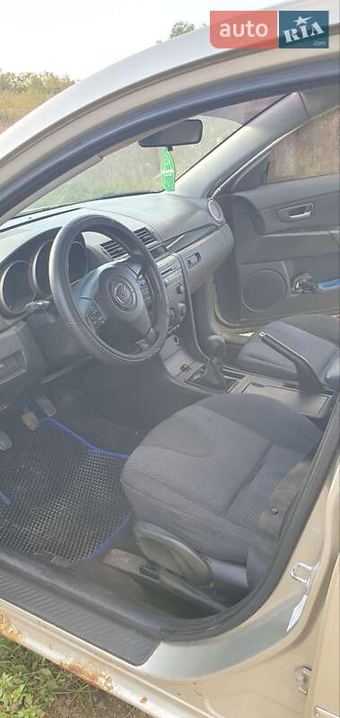 Седан Mazda 3 2004 в Калуше
