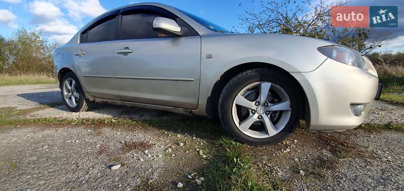 Седан Mazda 3 2004 в Калуше