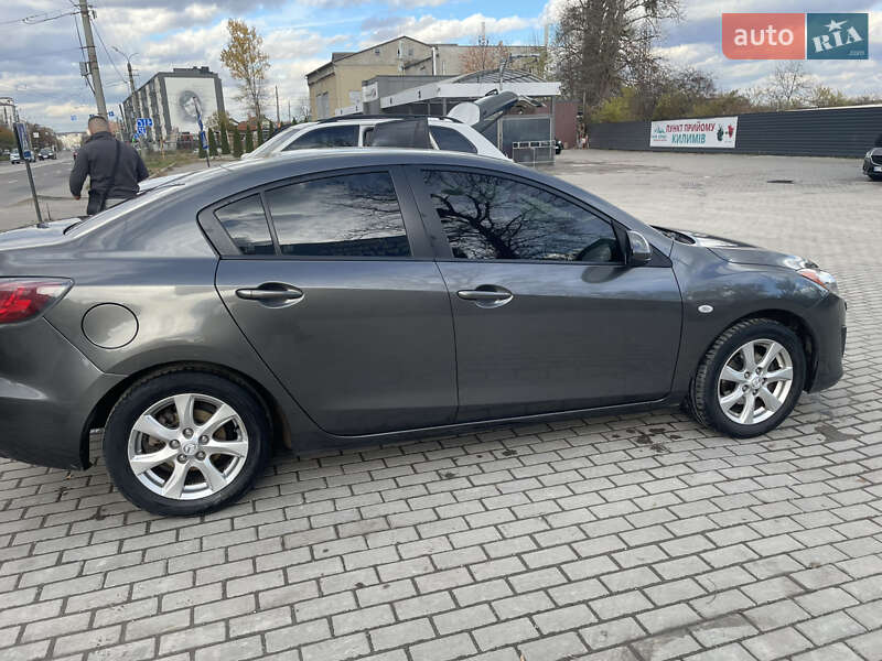 Седан Mazda 3 2010 в Ивано-Франковске