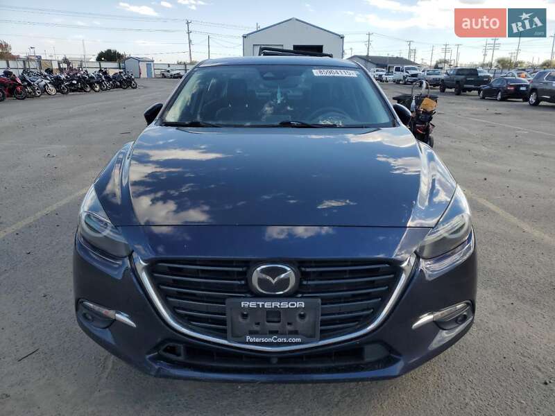 Седан Mazda 3 2018 в Киеве
