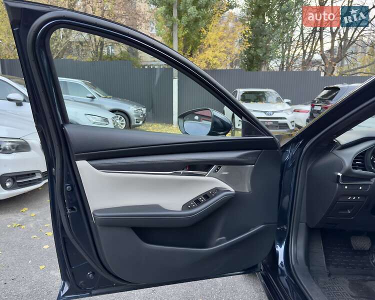 Хэтчбек Mazda 3 2019 в Киеве