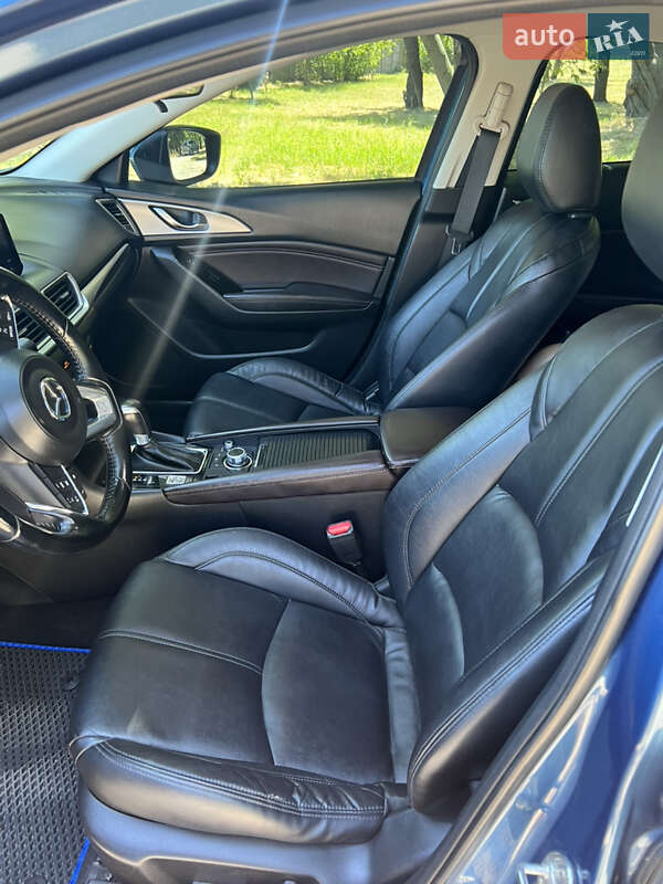 Седан Mazda 3 2016 в Павлограде
