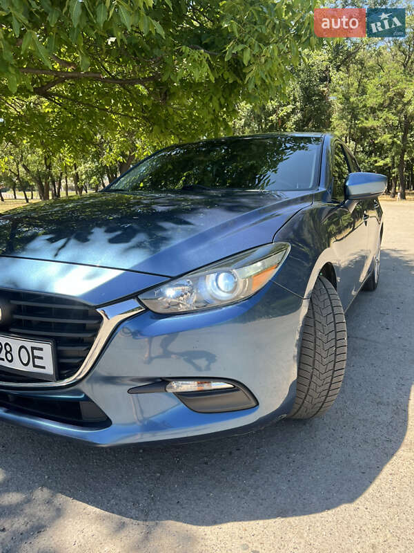 Седан Mazda 3 2016 в Павлограде