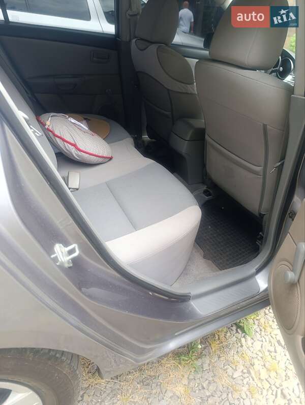 Седан Mazda 3 2005 в Ужгороді