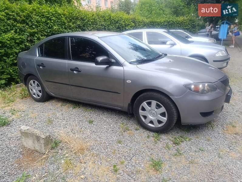 Седан Mazda 3 2005 в Ужгороді