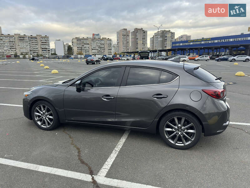 Хэтчбек Mazda 3 2017 в Киеве
