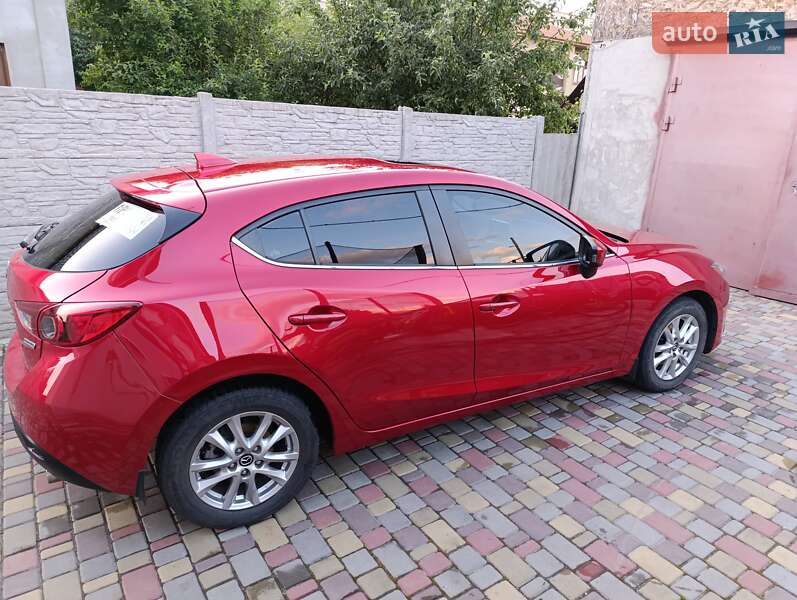 Хетчбек Mazda 3 2016 в Комсомольському