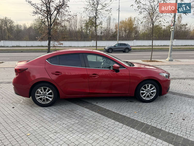Седан Mazda 3 2014 в Киеве